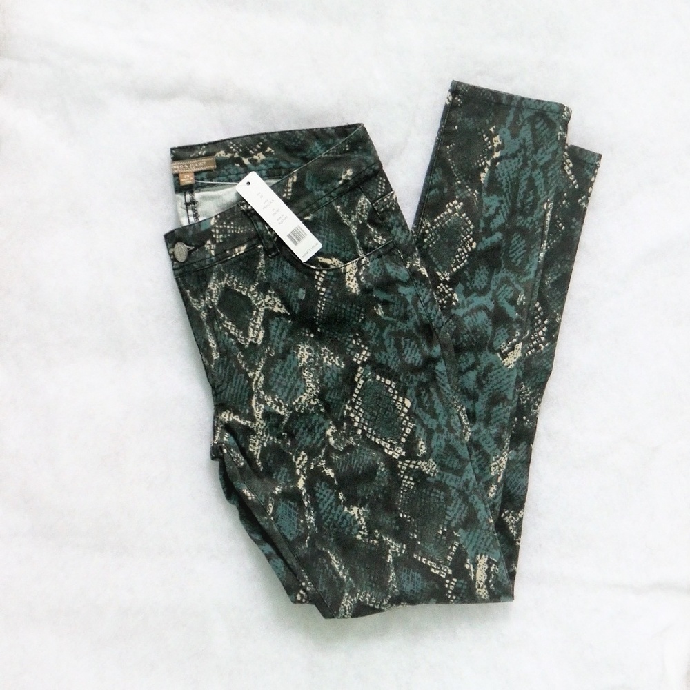 NWT Romeo & Juliet Couture Woman's Skinny Jeans